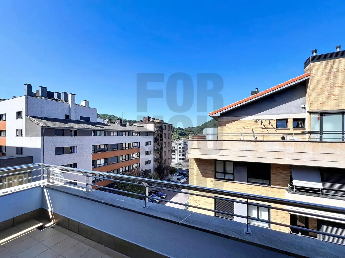Vista exterior de Àtic en venda en Donostia - San Sebastián  amb Terrassa, Balcó i Alarma