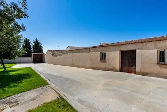 Vista exterior de Casa o chalet en venta en Mamblas con Jardín privado, Terraza y Amueblado