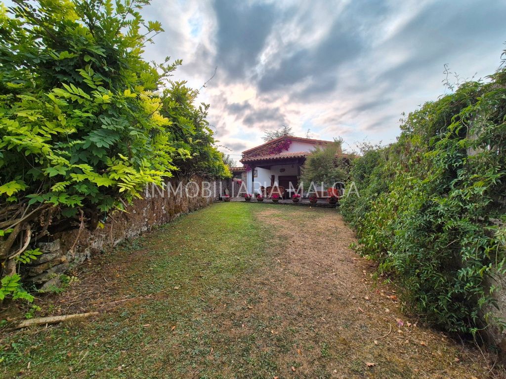Jardí de Casa o xalet en venda en Colunga amb Jardí privat, Terrassa i Moblat