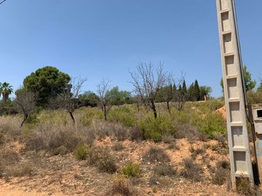 Terrain rustique à vendre à Urbanizaciones