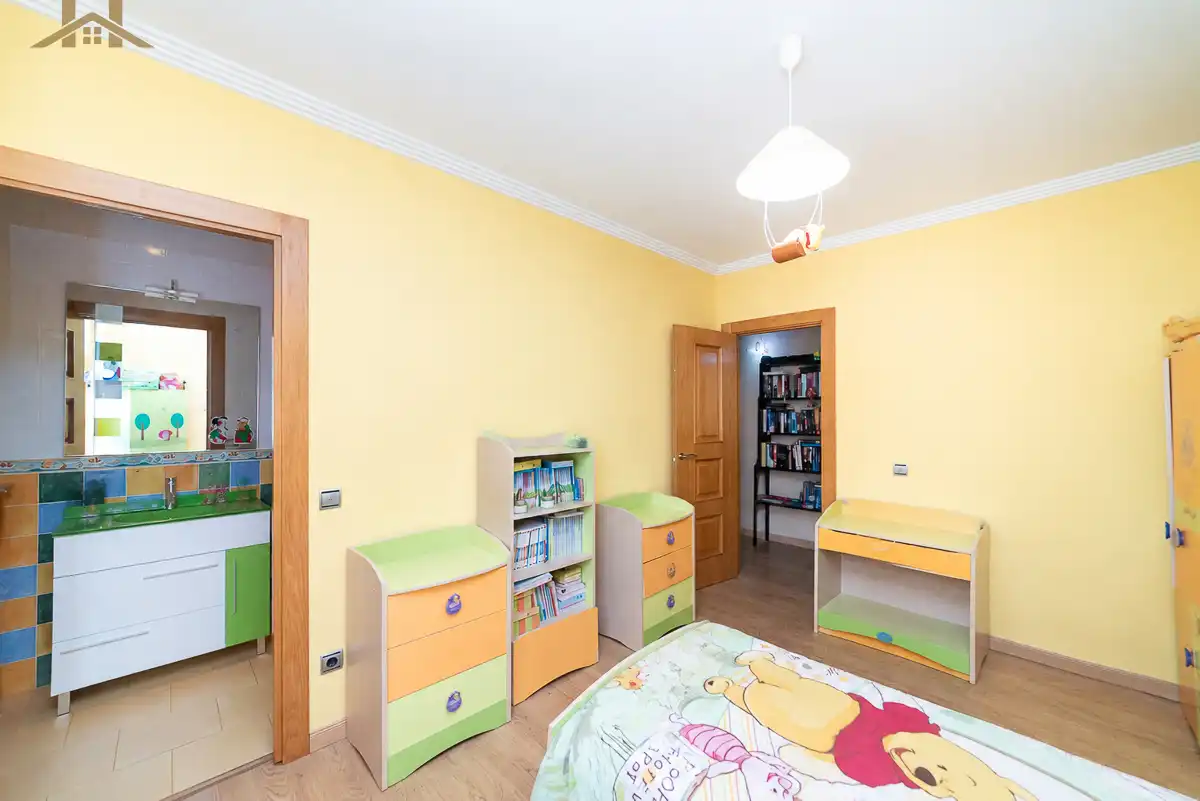 Habitación de Casa o chalet en venta en Villaviciosa de Odón con Aire acondicionado, Calefacción y Jardín privado