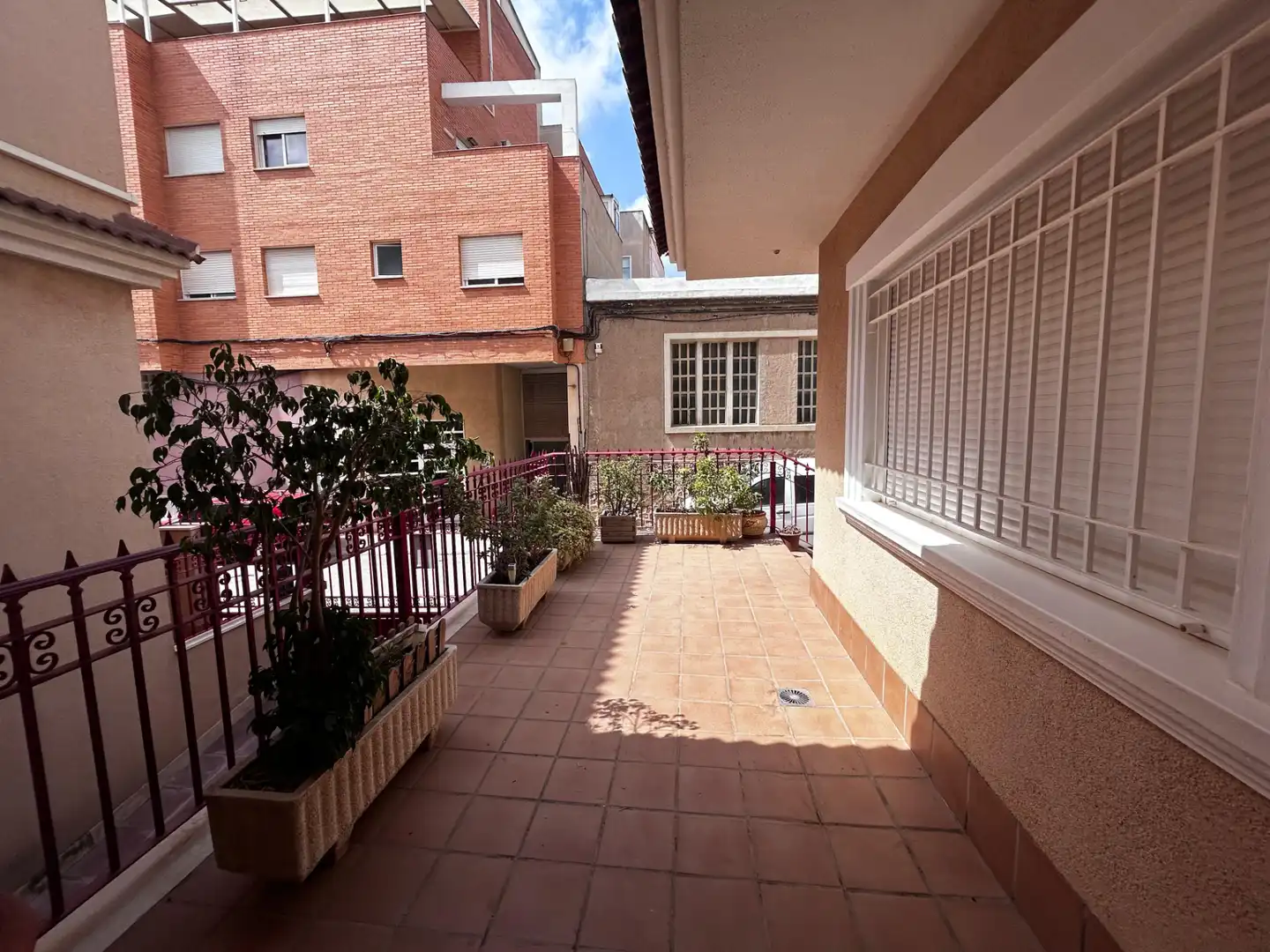 Vista exterior de Casa adosada en venda en Cartagena amb Terrassa i Moblat