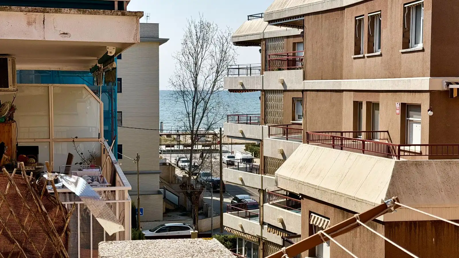 Vista exterior de Àtic en venda en Cunit amb Aire condicionat, Terrassa i Moblat