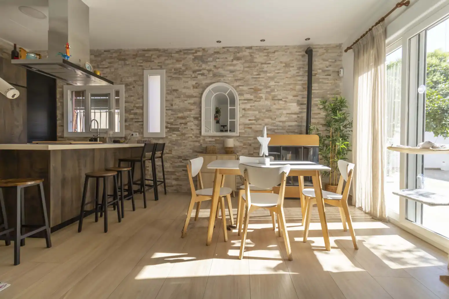 Comedor de Casa adosada en venta en Sevilla con Aire acondicionado, Trastero y Piscina
