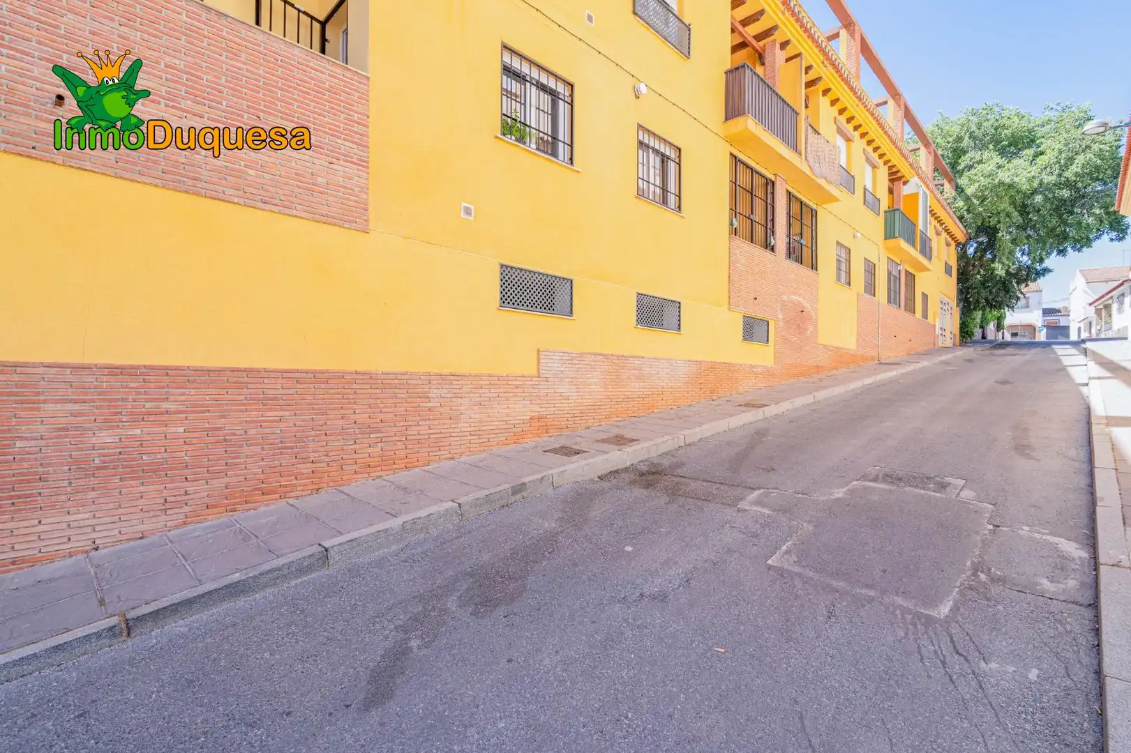 Vista exterior de Piso en venta en La Zubia con Aire acondicionado, Calefacción y Terraza