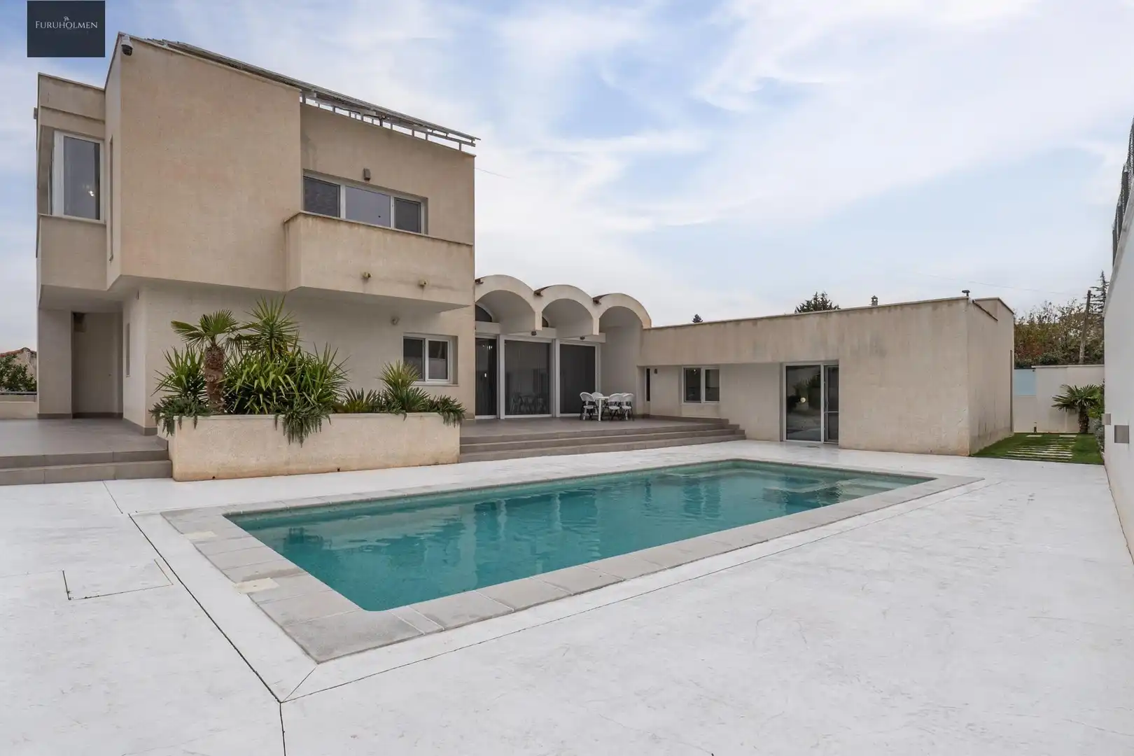Villa mit Pool zum Verkauf in Calle CARIÑENA 4
