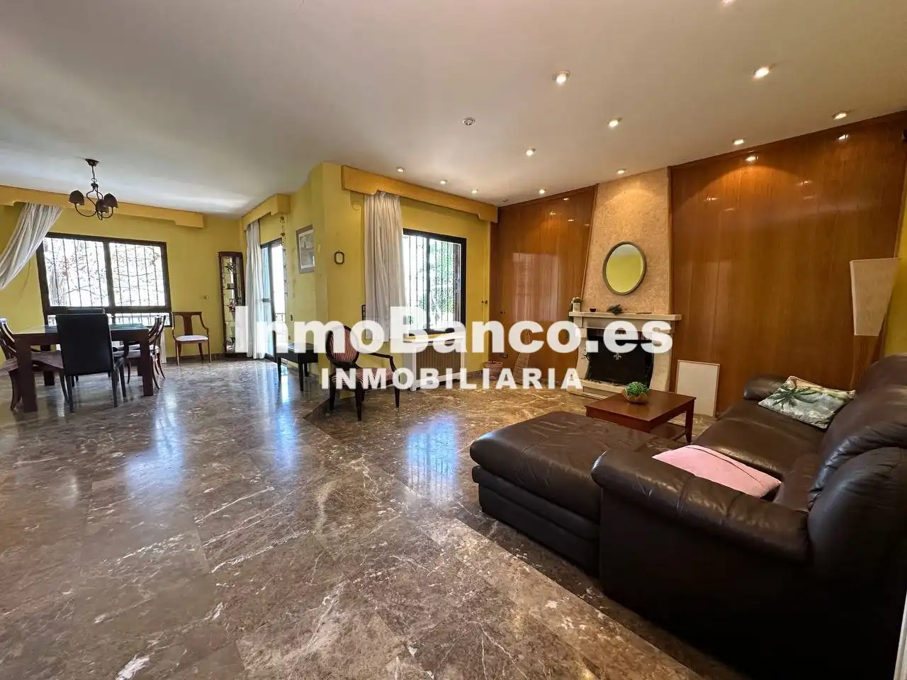 Vista exterior de Casa o chalet de alquiler en Chiva con Aire acondicionado, Calefacción y Jardín privado