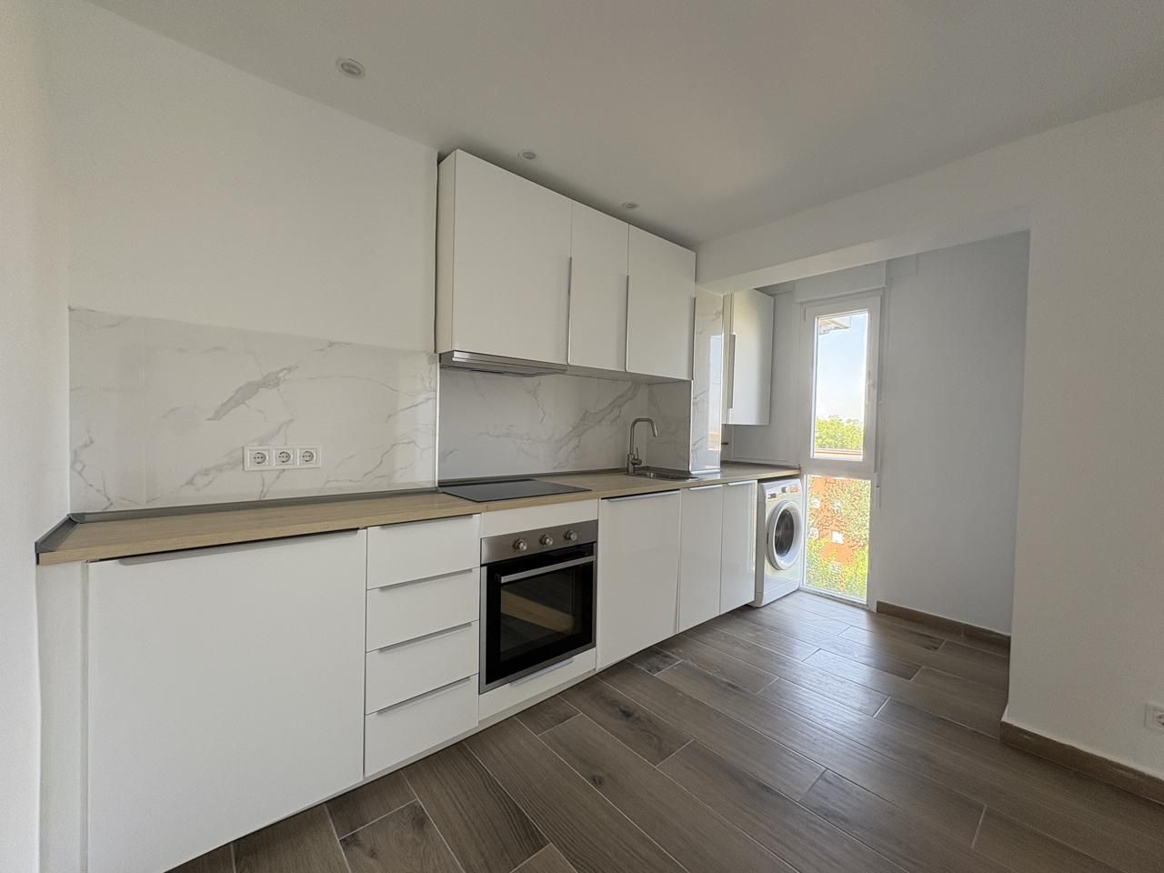 Kitchen of Flat to rent in  Madrid Capital  with Air Conditioner and Heating