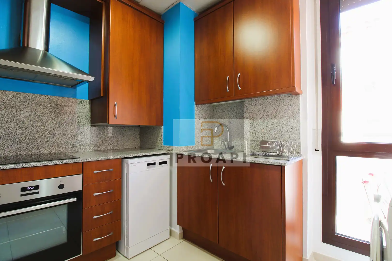 Küche von Wohnung zum Verkauf in Girona mit Balkon