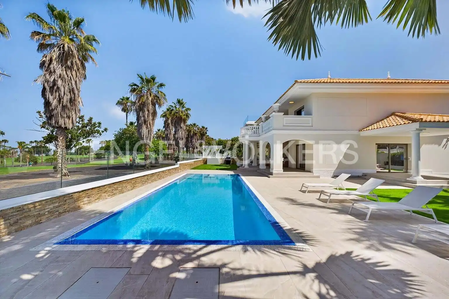 Vista exterior de Casa o chalet en venta en Adeje con Aire acondicionado, Terraza y Piscina