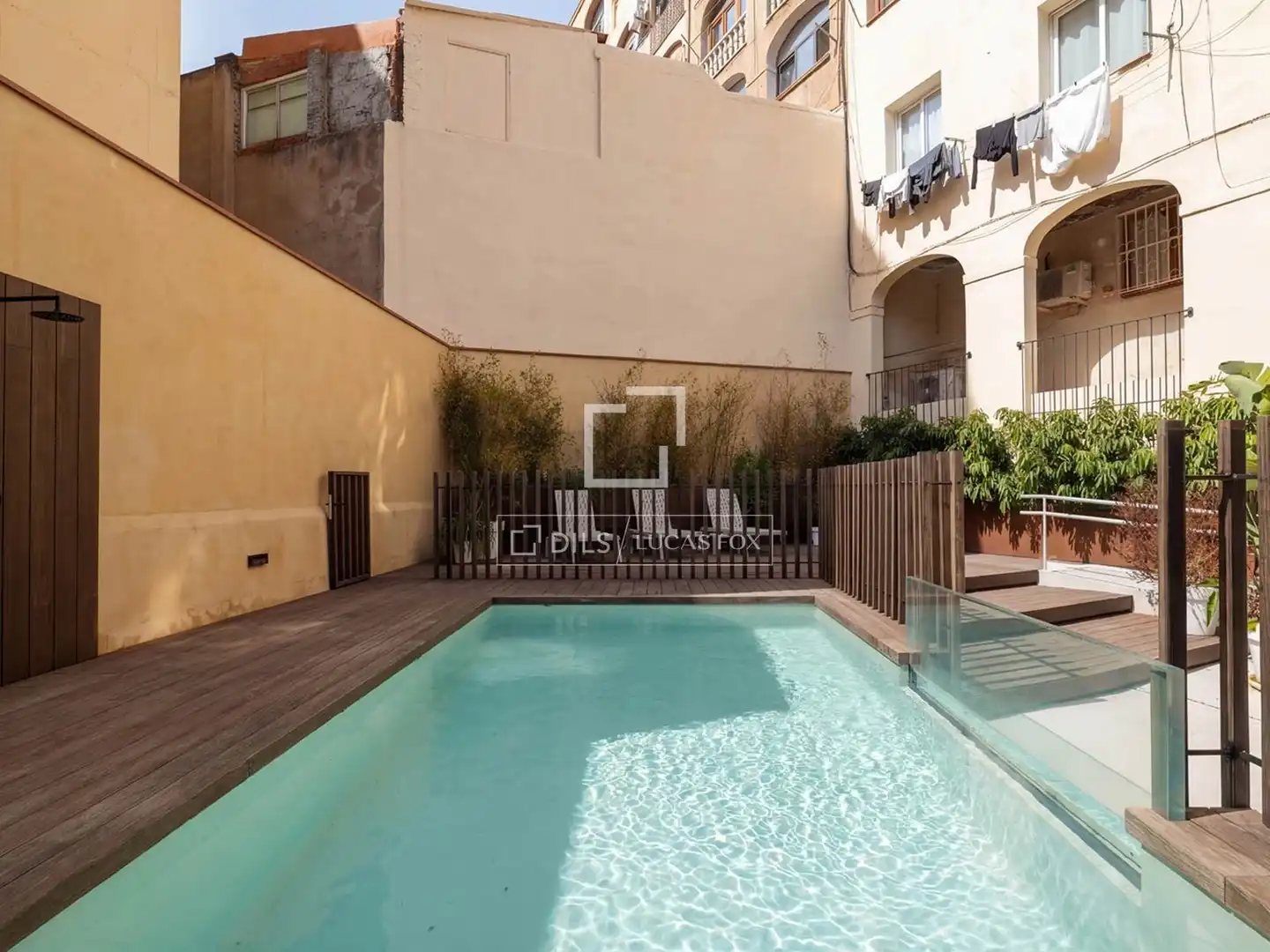 Piscina de Piso en venta en Barcelona con Aire acondicionado, Terraza y Piscina
