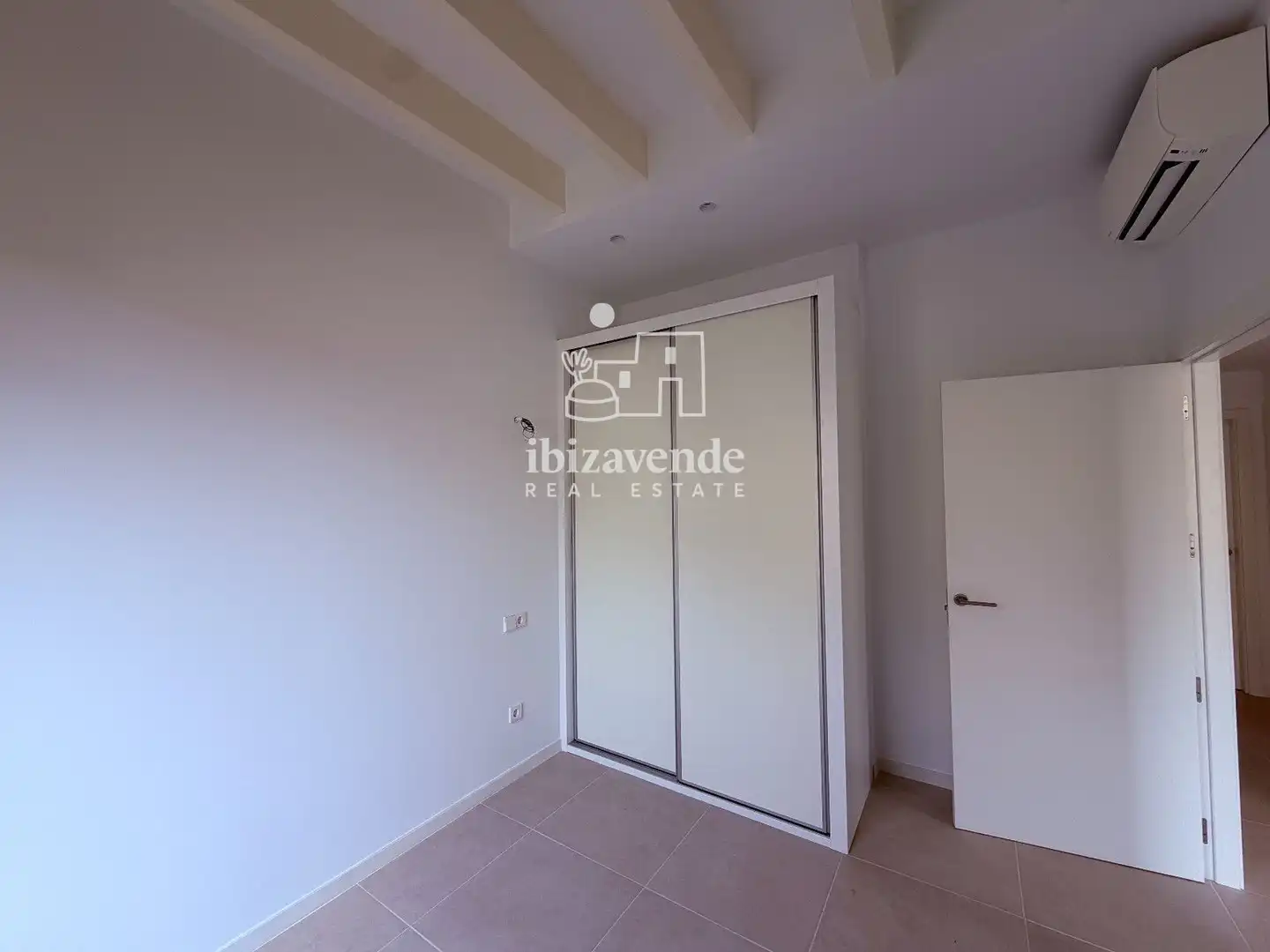 Dormitori de Àtic de lloguer en Eivissa amb Aire condicionat i Terrassa