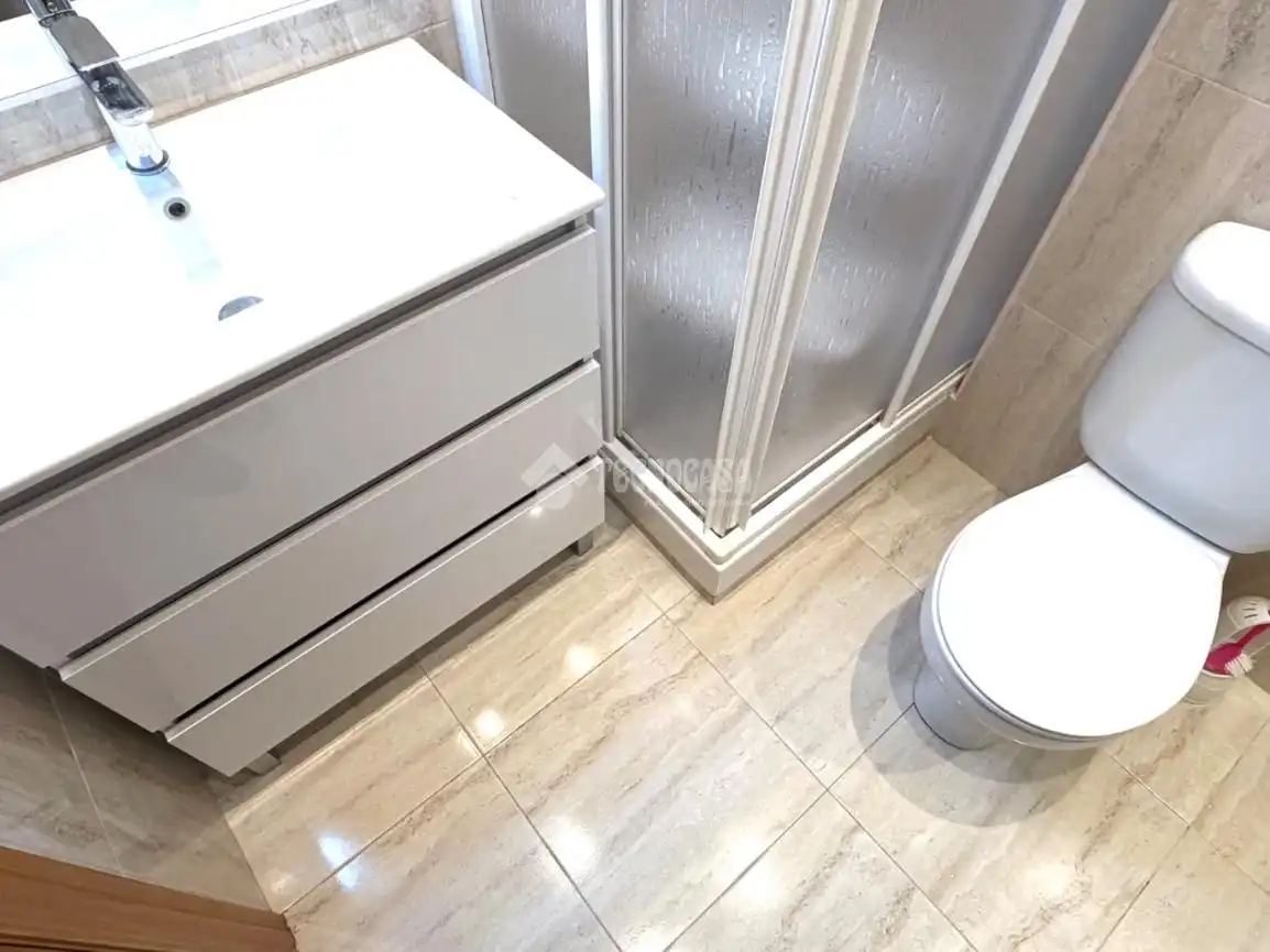 Bany de Pis en venda en Valencia amb Aire condicionat i Balcó