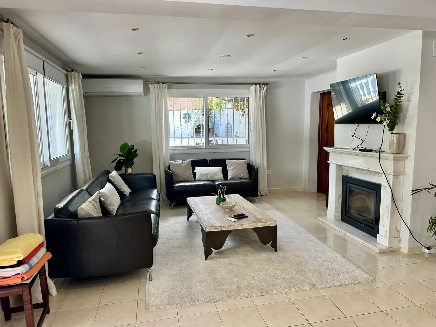 Detached house with pool for sale in 43 Avenida de las Palmas, imagen 2