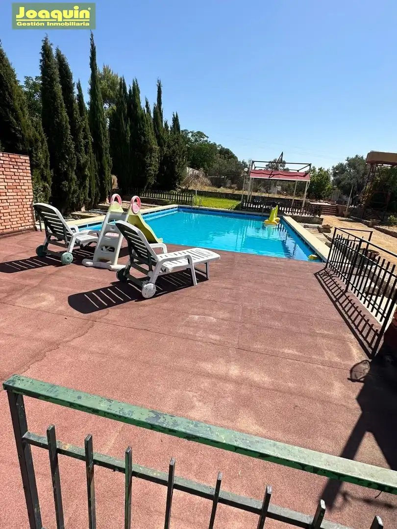Piscina de Finca rústica en venta en Córdoba con Piscina comunitaria