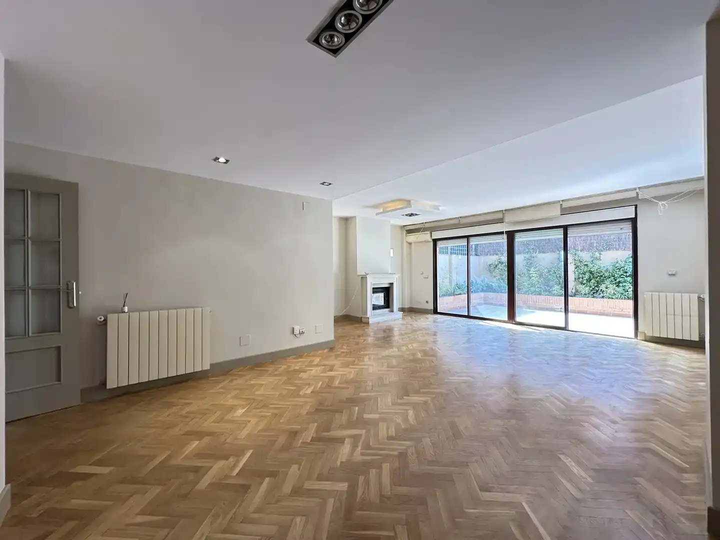 Sala de estar de Casa o chalet en venta en Madrid con Aire acondicionado, Jardín privado y Parquet
