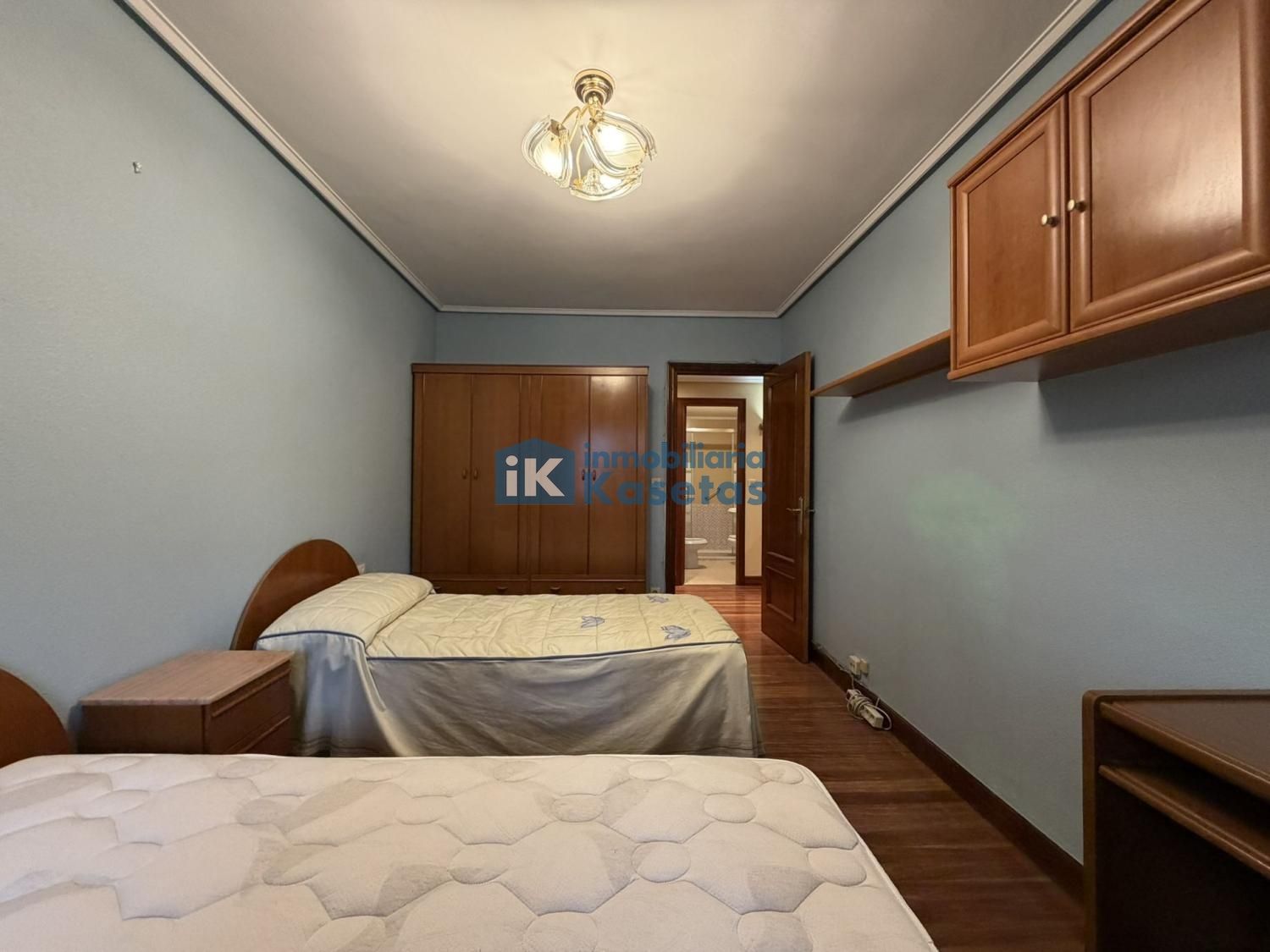 Habitación de Piso en venta en Basauri  con Calefacción, Terraza y Amueblado