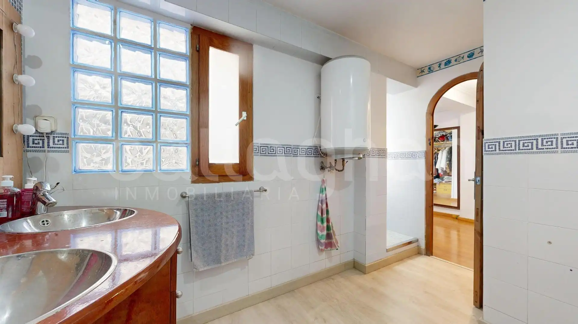 Badezimmer von Wohnung zum Verkauf in Rocafort mit Balkon