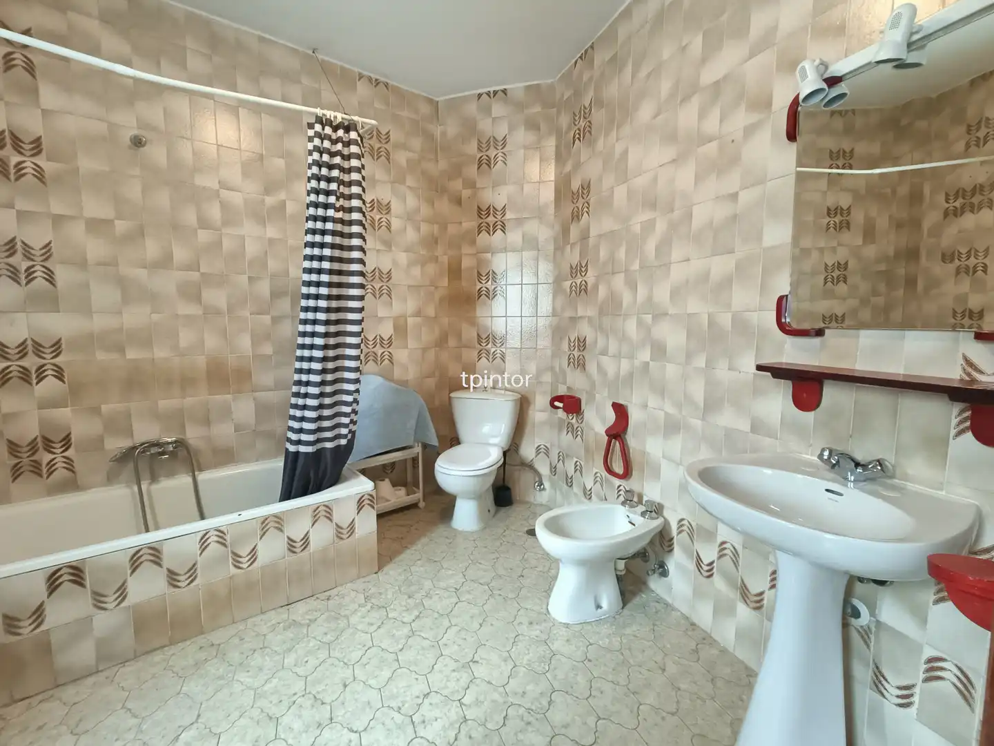 Badezimmer von Wohnung zum Verkauf in Plasencia mit Klimaanlage, Heizung und Parkett