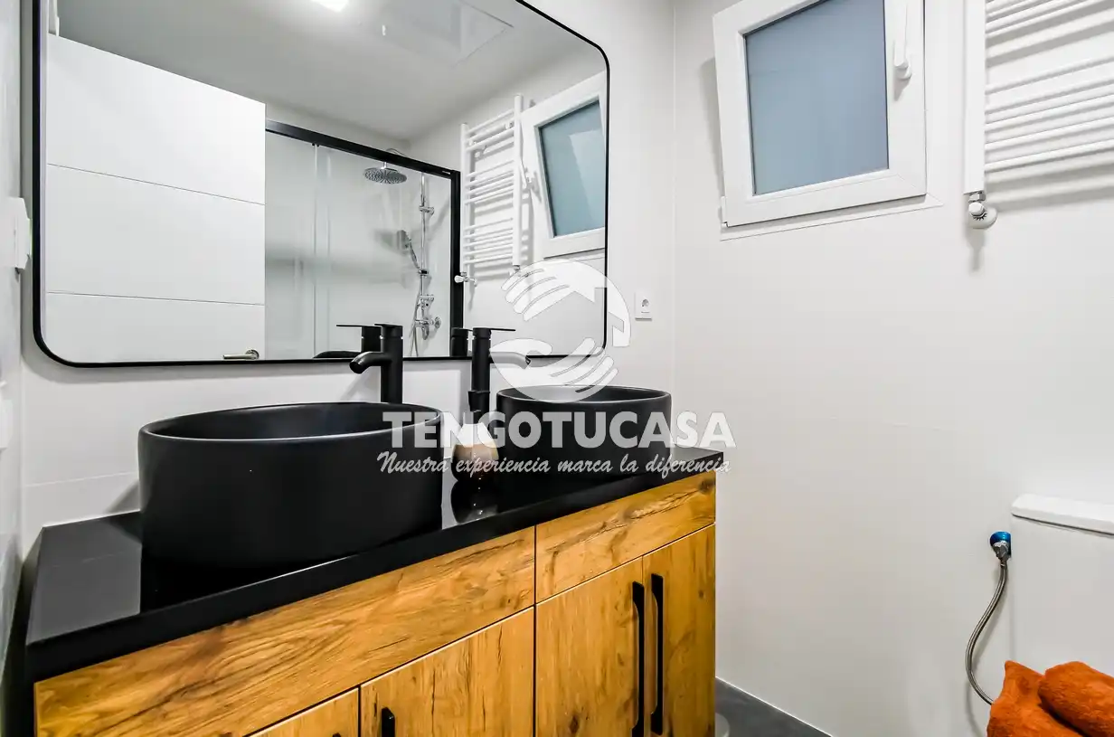 Bathroom of Flat for rent in Madrid  with Air Conditioner, Heating and Furnished