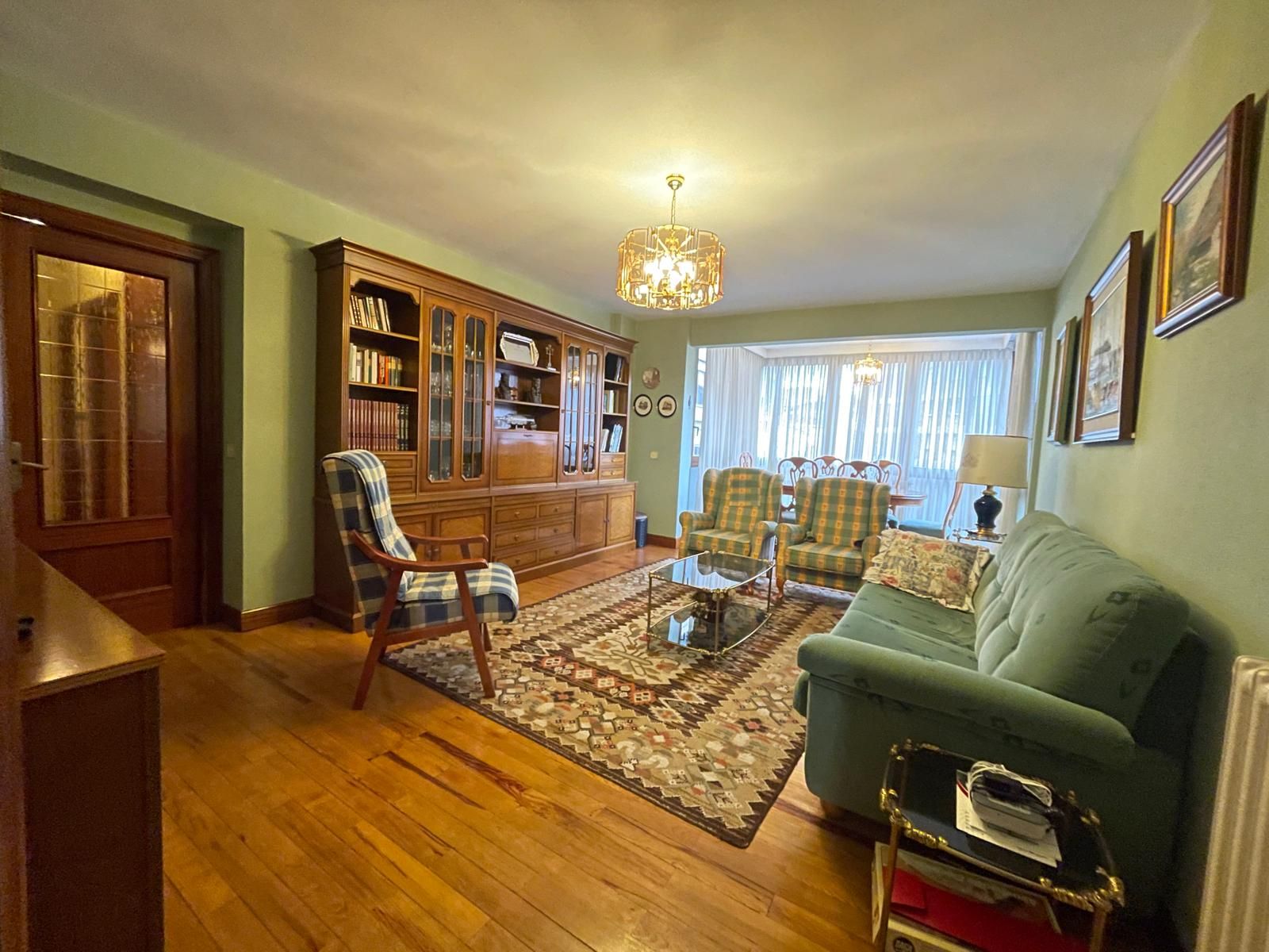 Sala d'estar de Pis en venda en Bilbao  amb Calefacció i Moblat