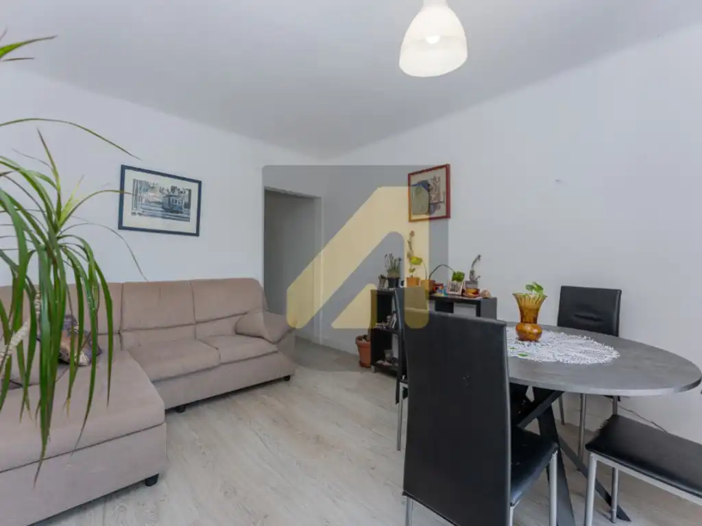 Sala d'estar de Apartament en venda en L'Hospitalet de Llobregat