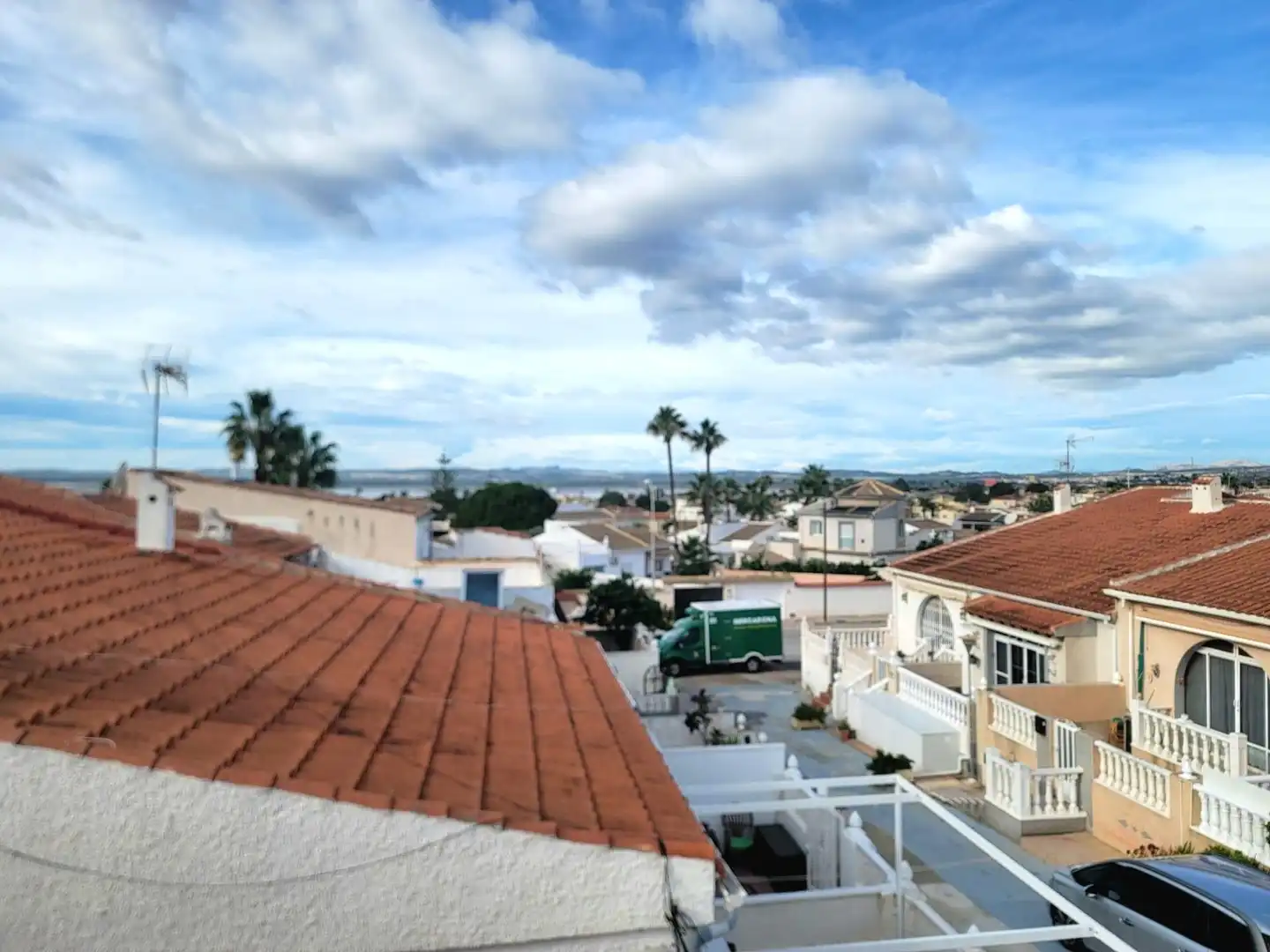 Vista exterior de Casa adosada en venta en Torrevieja con Aire acondicionado, Terraza y Trastero