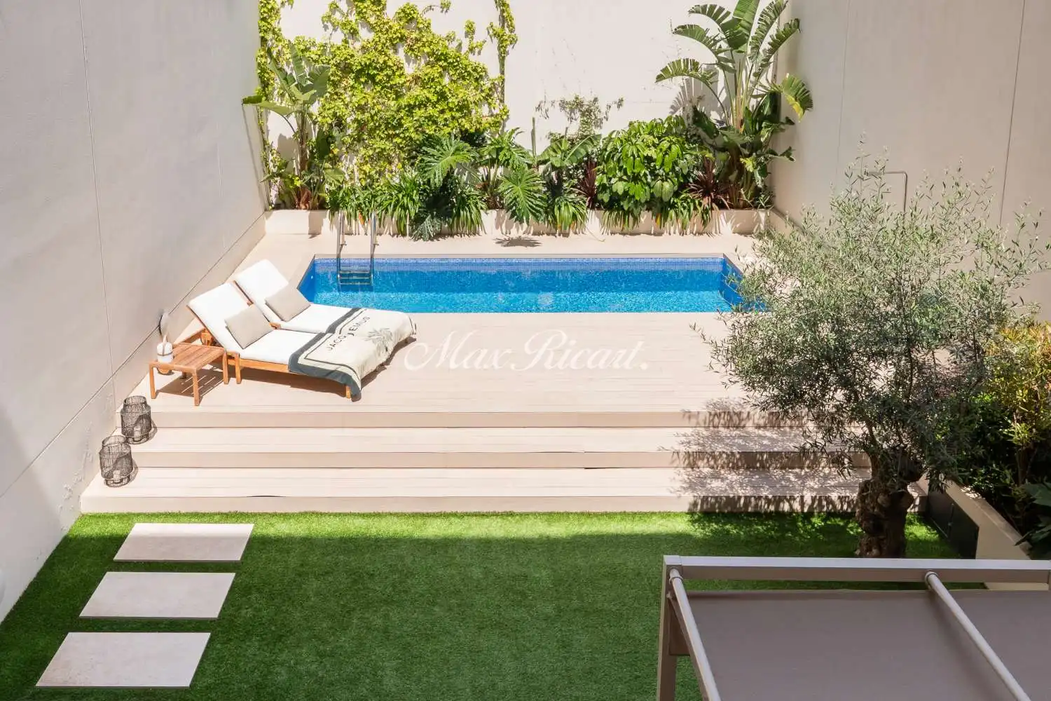 Swimming pool of Flat for sale in Barcelona  with Air Conditioner, Terrace and Swimming Pool