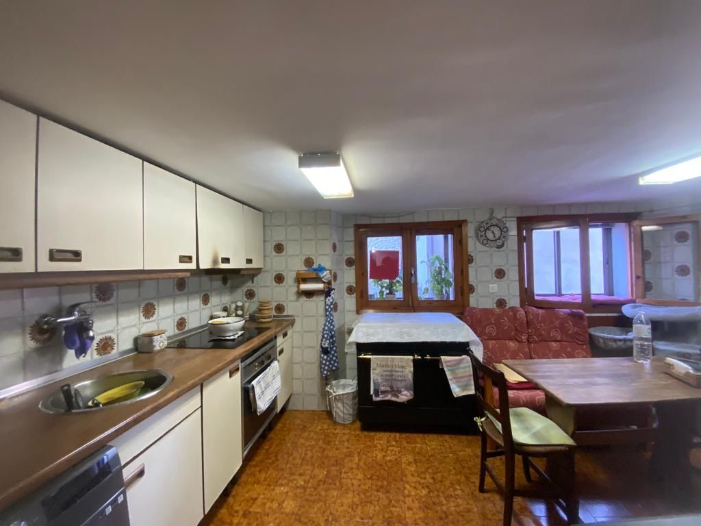 Cuina de Casa o xalet en venda en Medina de Pomar amb Calefacció