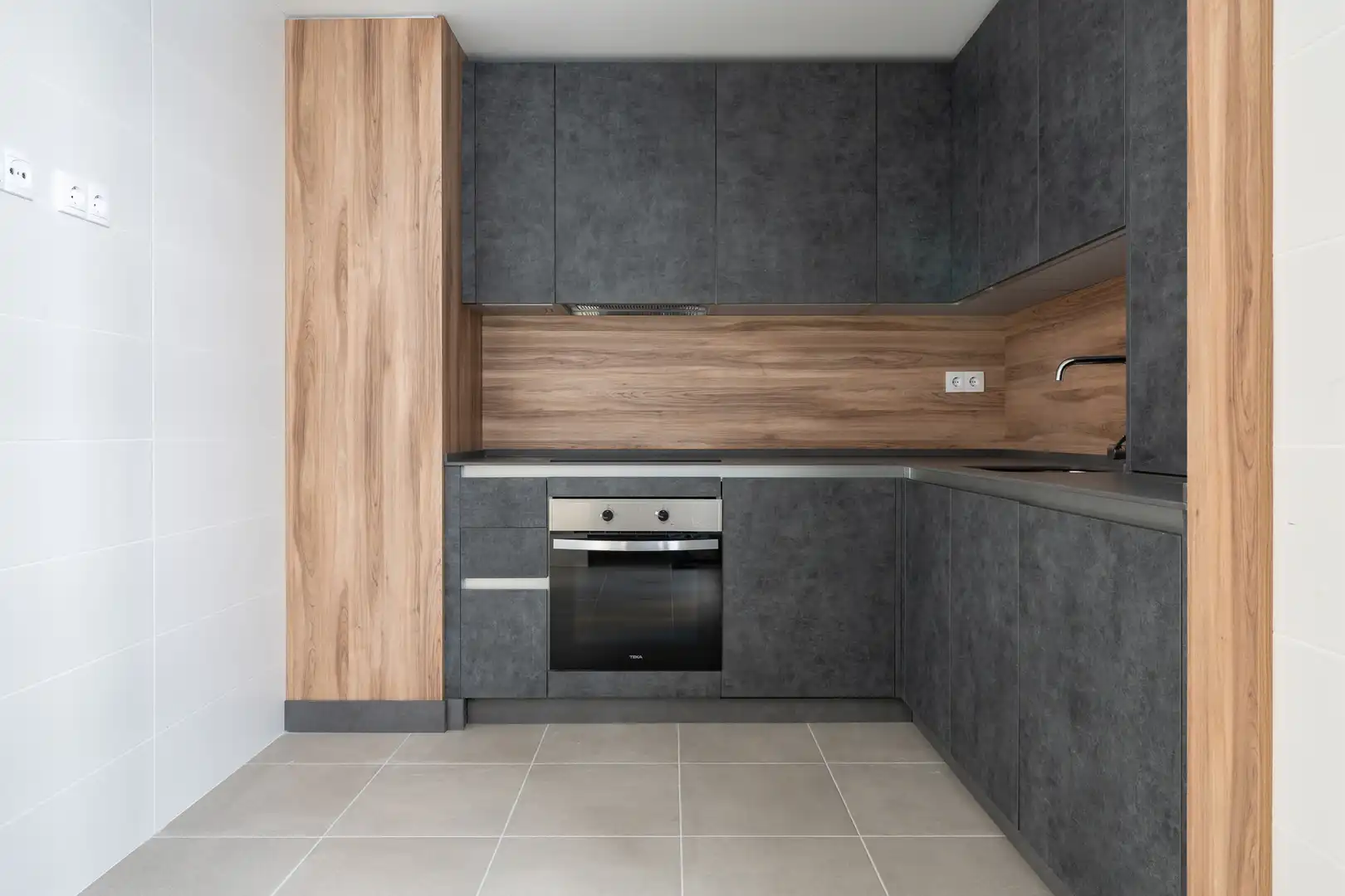 Kitchen of Flat for sale in Málaga  with Parquet flooring, Terrace and Storage room