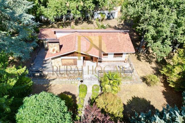 Casa-chalet en Venta en Calle José Antonio en Valdepiélago