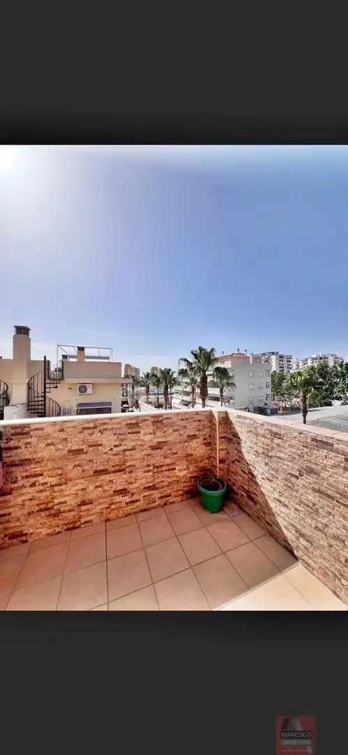 Vista exterior de Àtic en venda en Mijas amb Aire condicionat i Terrassa