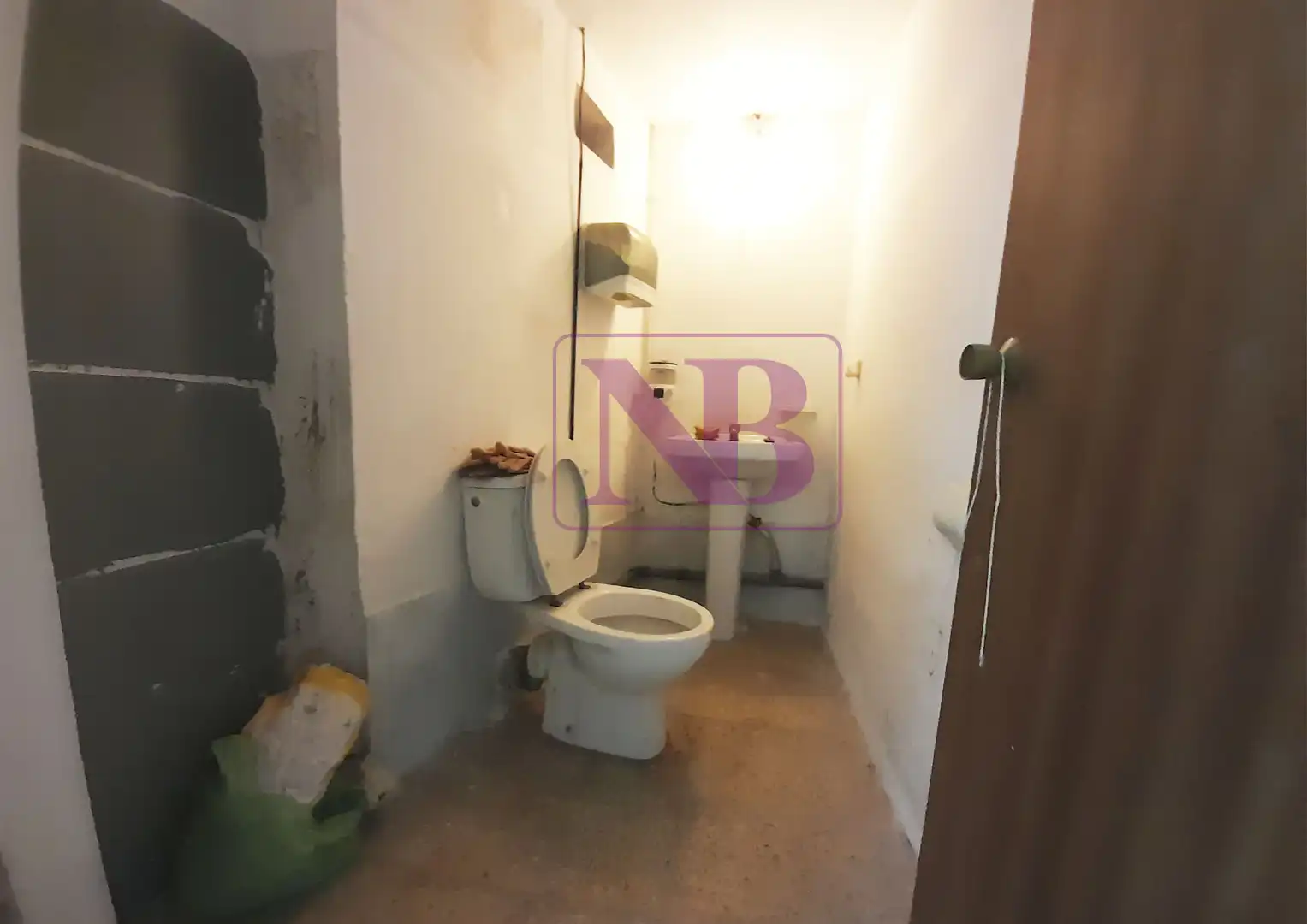 Business premises for sale in Carrer d'Antoni Gaudí, imagen 3