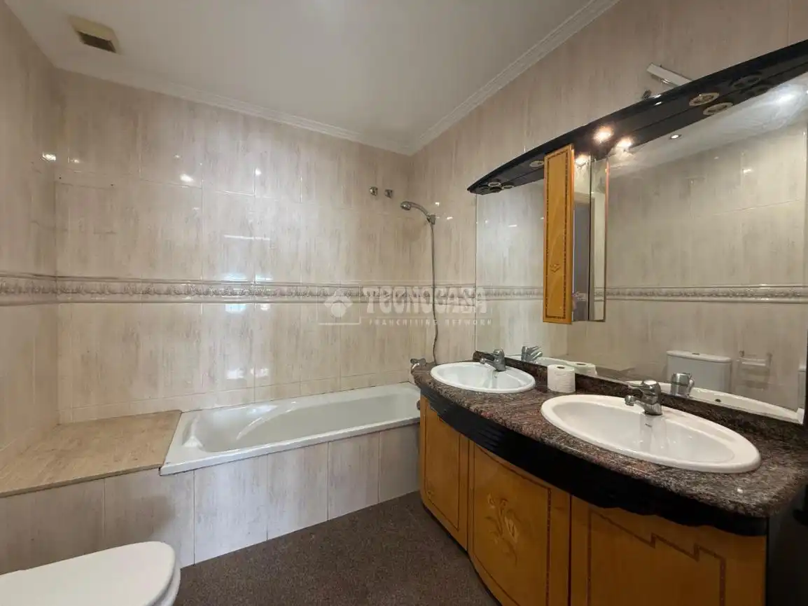 Baño de Casa adosada en venta en Sant Joan Despí
