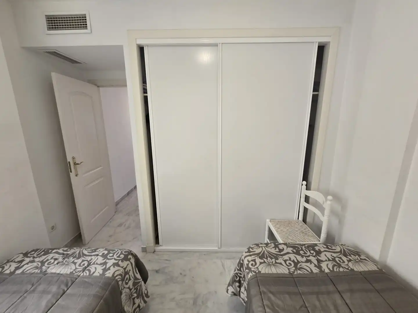 Schlafzimmer von Dachboden zur Miete in Marbella mit Möbliert
