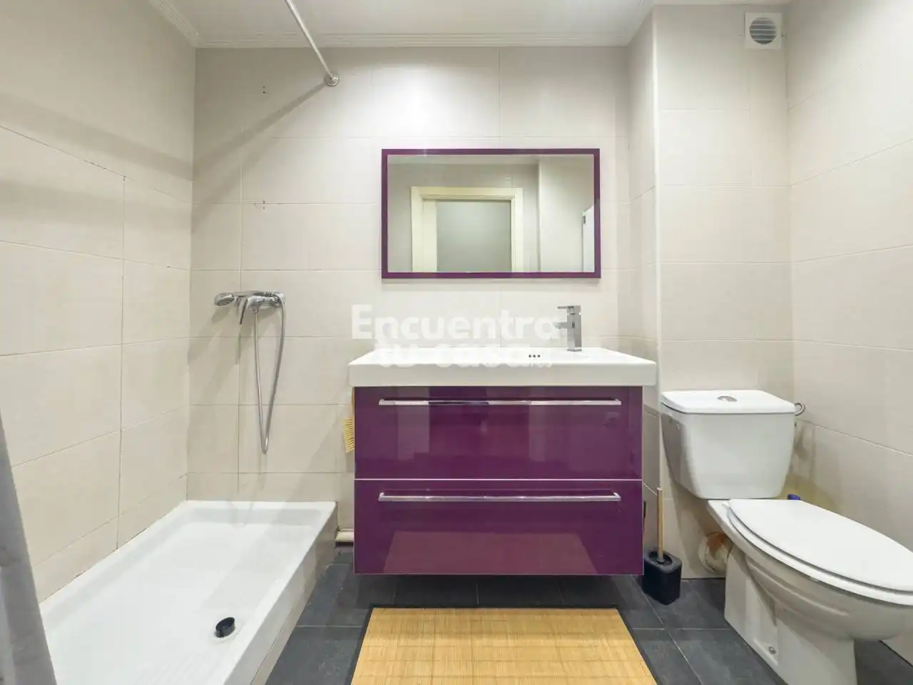 Badezimmer von Wohnung zum Verkauf in Hendaye mit Heizung, Privatgarten und Terrasse