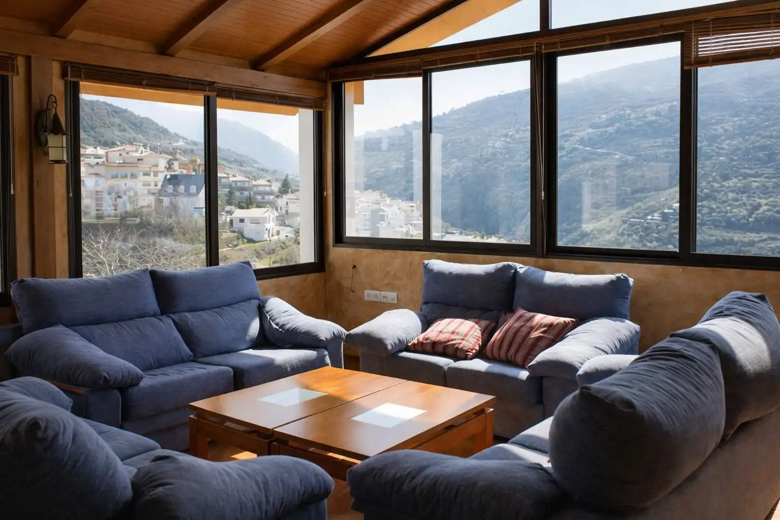 Sala d'estar de Edifici en venda en Güéjar Sierra