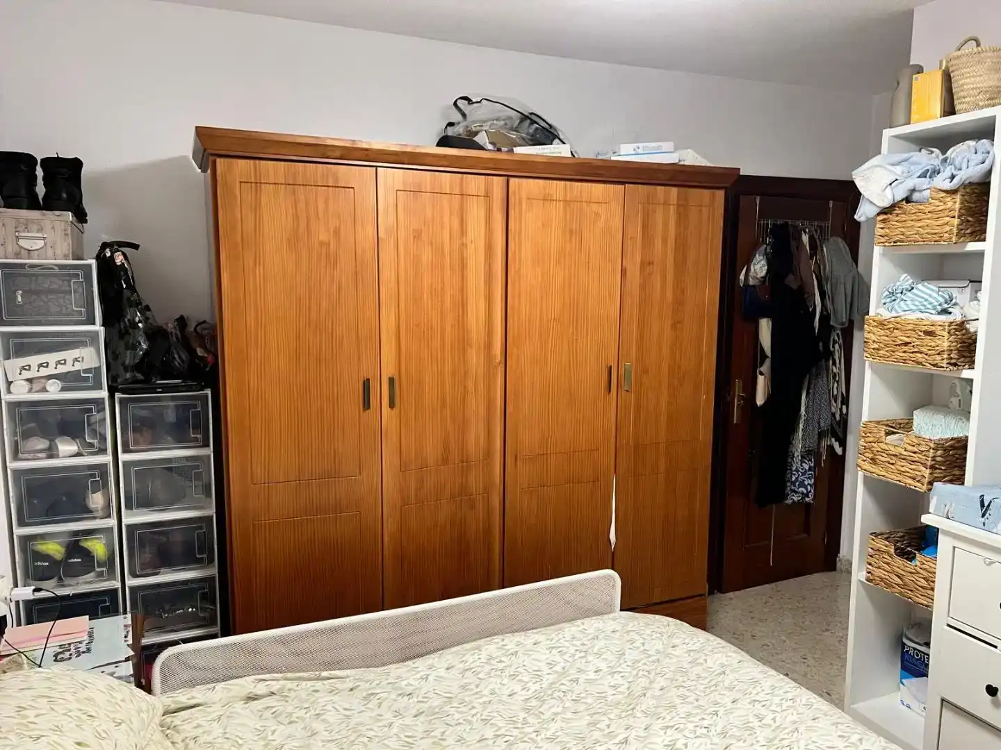 Dormitori de Pis en venda en  Granada Capital amb Aire condicionat i Piscina