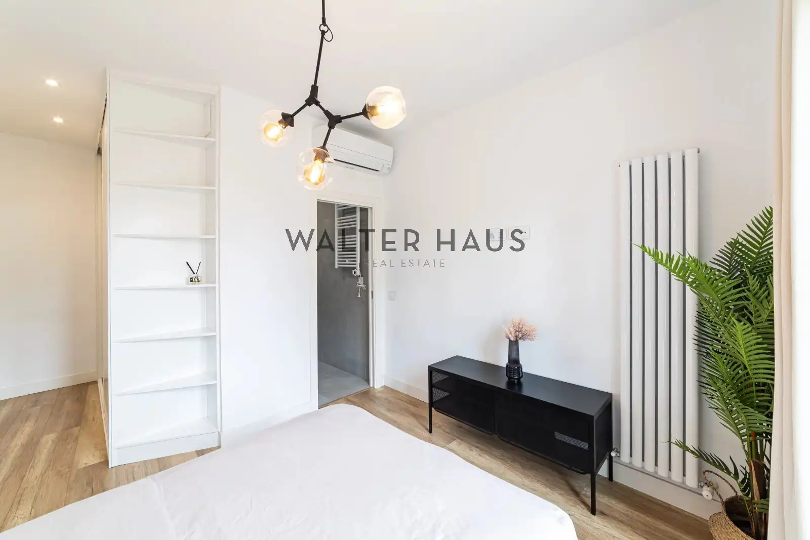 Bedroom of Flat for sale in Madrid  with Air Conditioner, Heating and Furnished