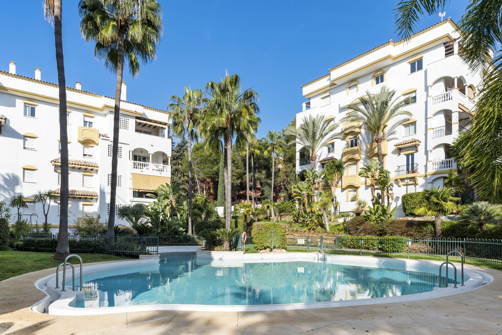 Exterior view of Apartment for sale in Marbella  with Air Conditioner and Terrace