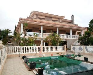 Vista exterior de Casa o xalet en venda en Calafell amb Aire condicionat, Terrassa i Piscina