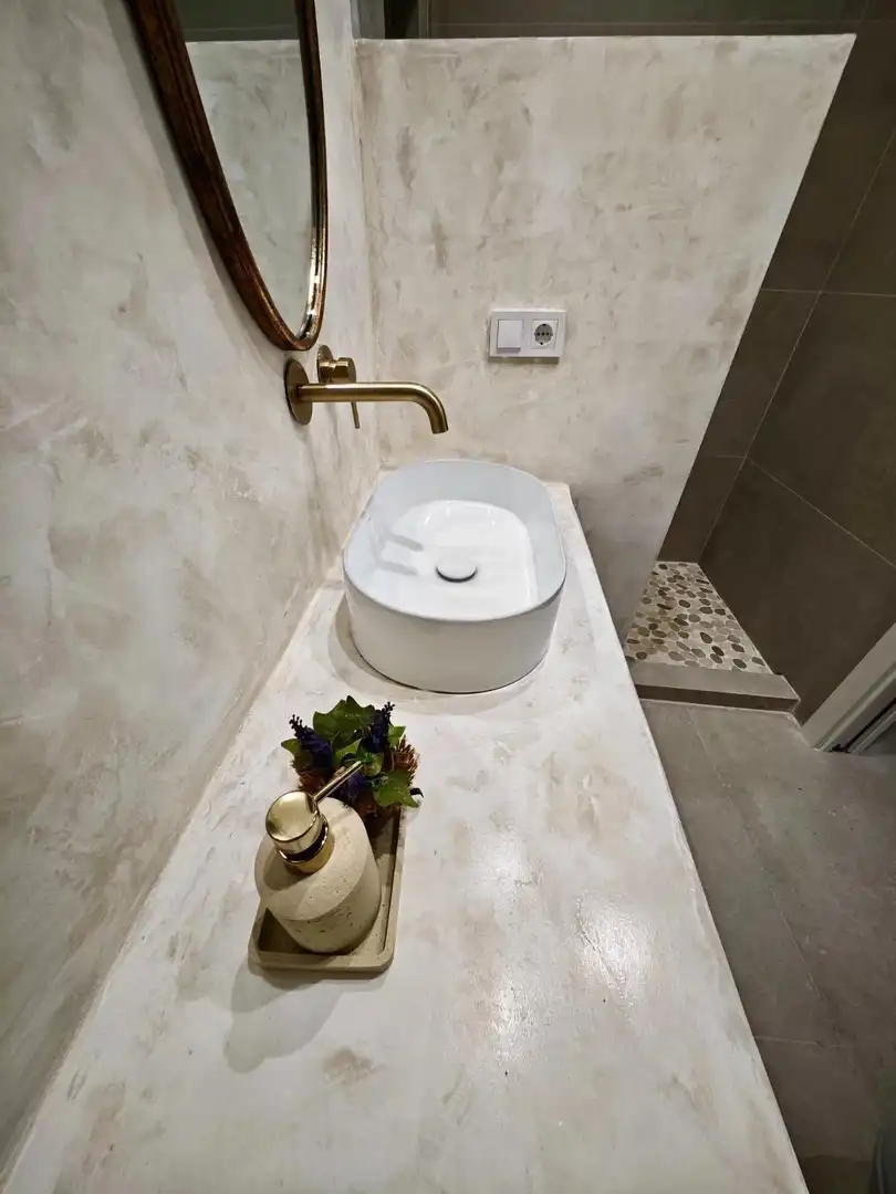 Badezimmer von Erdgeschoss zum Verkauf in Fuengirola mit Klimaanlage, Heizung und Terrasse