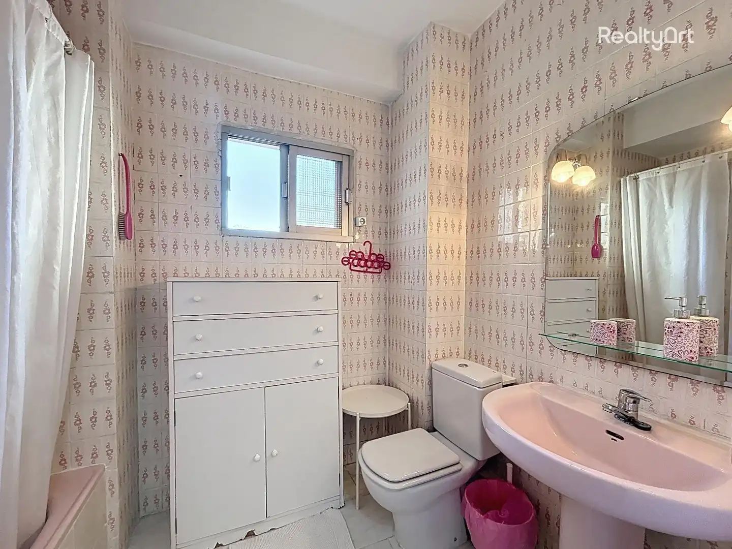 Bathroom of Flat for sale in Sevilla  with Air Conditioner, Terrace and Balcony