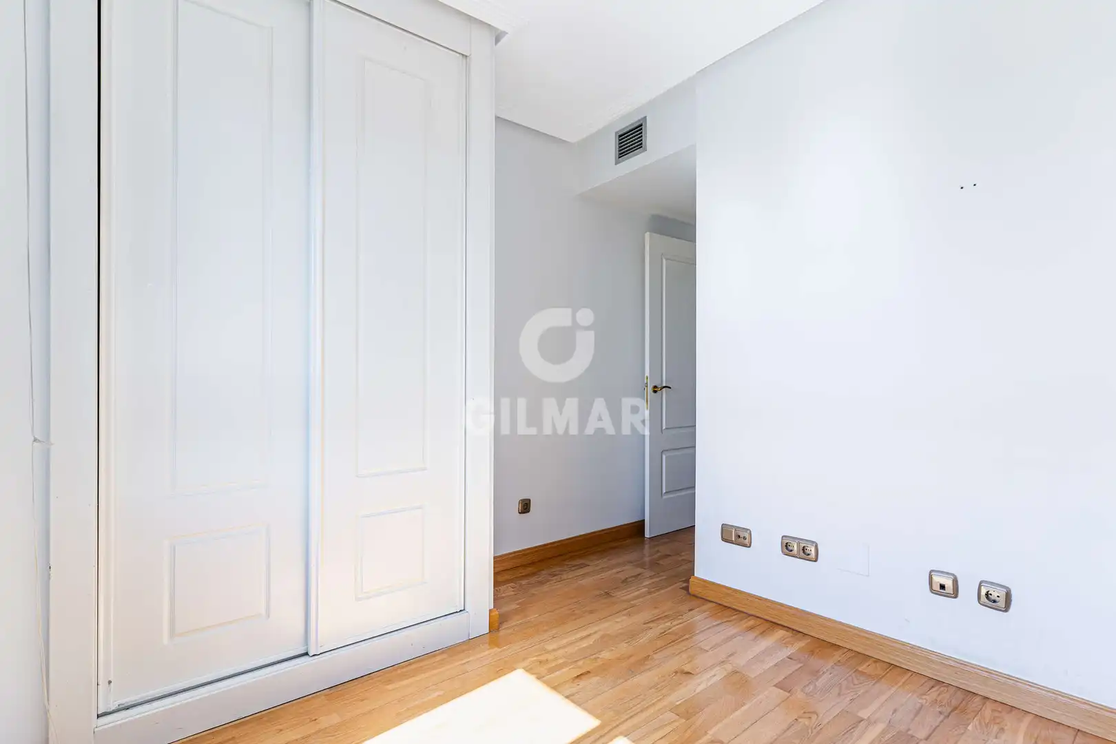 Habitación de Piso en venta en Madrid con Calefacción, Jardín privado y Trastero