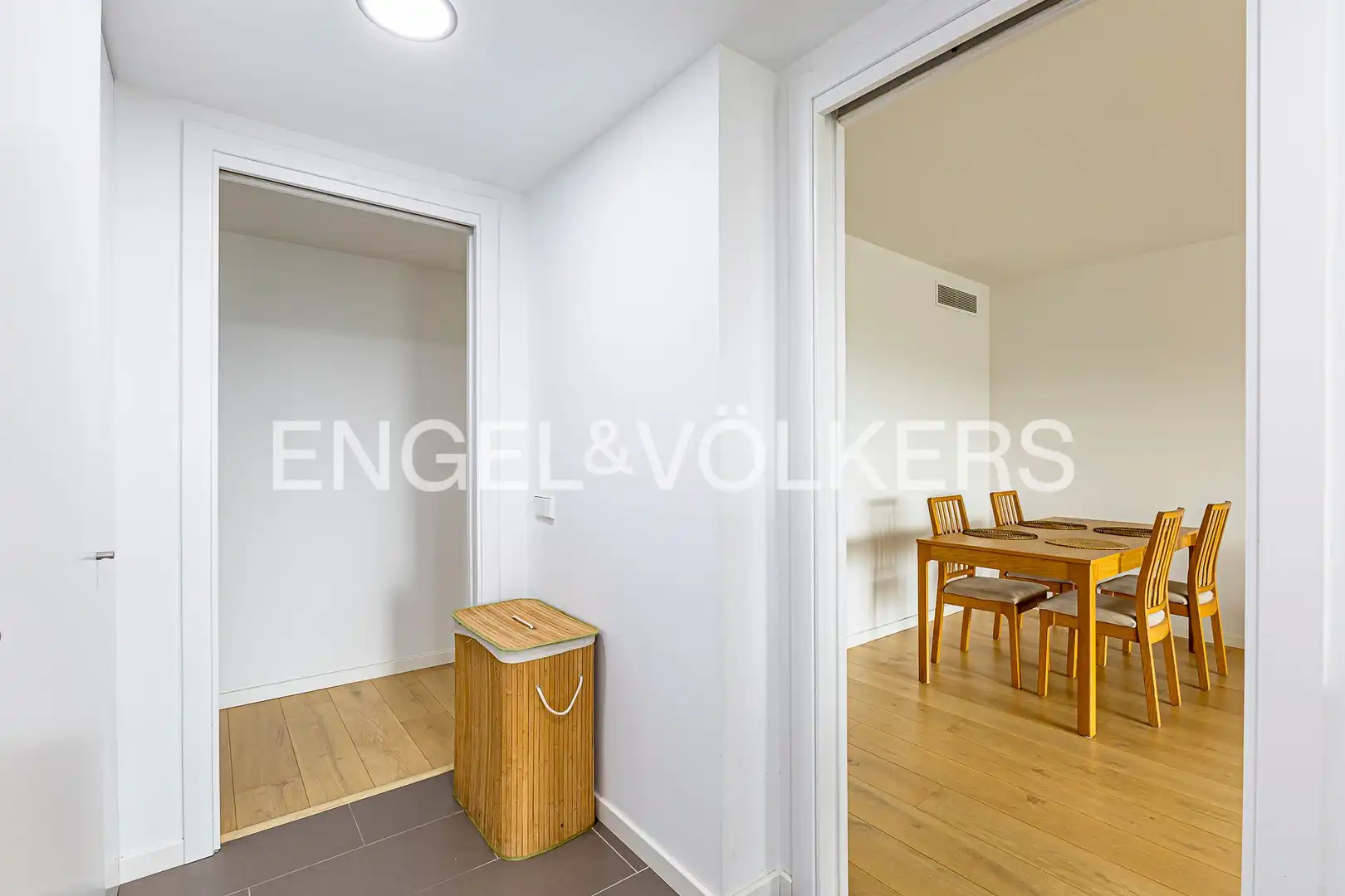 Flat for sale in Barcelona  with Air Conditioner, Heating and Terrace