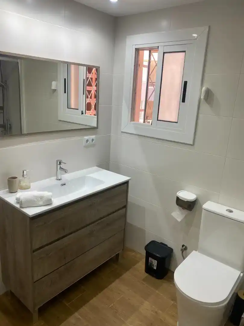 Badezimmer von Wohnung zur Miete in Vila-seca mit Klimaanlage und Balkon