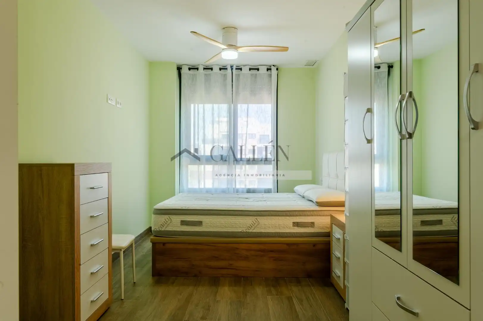 Habitación de Piso en venta en Castellón de la Plana / Castelló de la Plana con Aire acondicionado, Terraza y Trastero