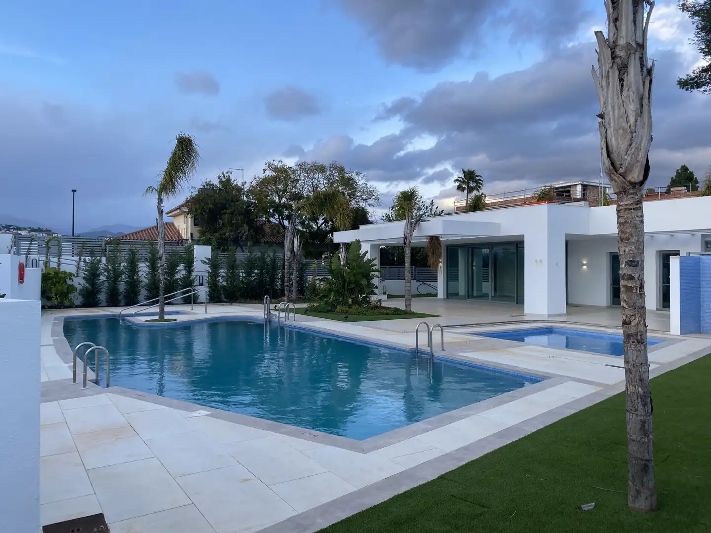 Swimming pool of Detached homes for sale in Marbella  with Air Conditioner, Private garden and Terrace