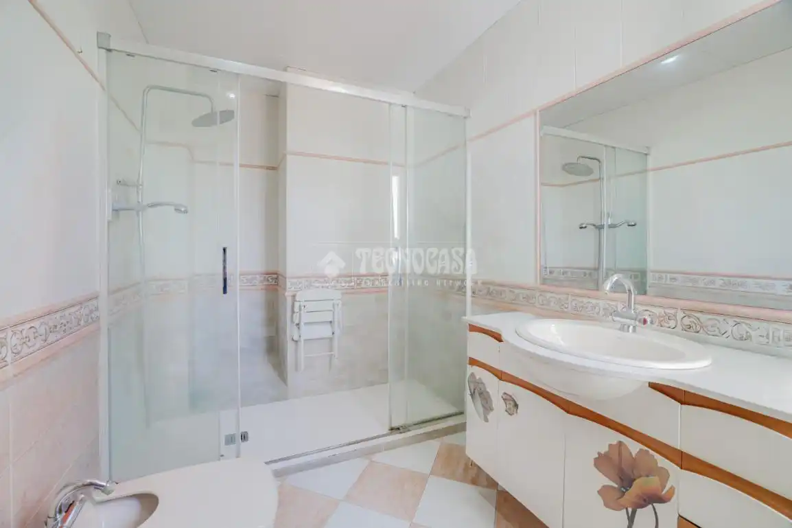 Baño de Piso en venta en L'Hospitalet de Llobregat con Aire acondicionado, Calefacción y Terraza