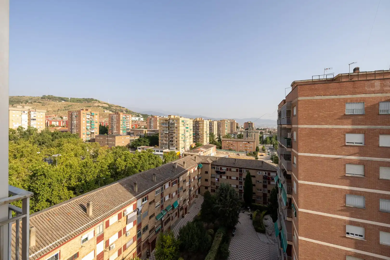 Außenansicht von Wohnungen zum Verkauf in Granada mit Privatgarten